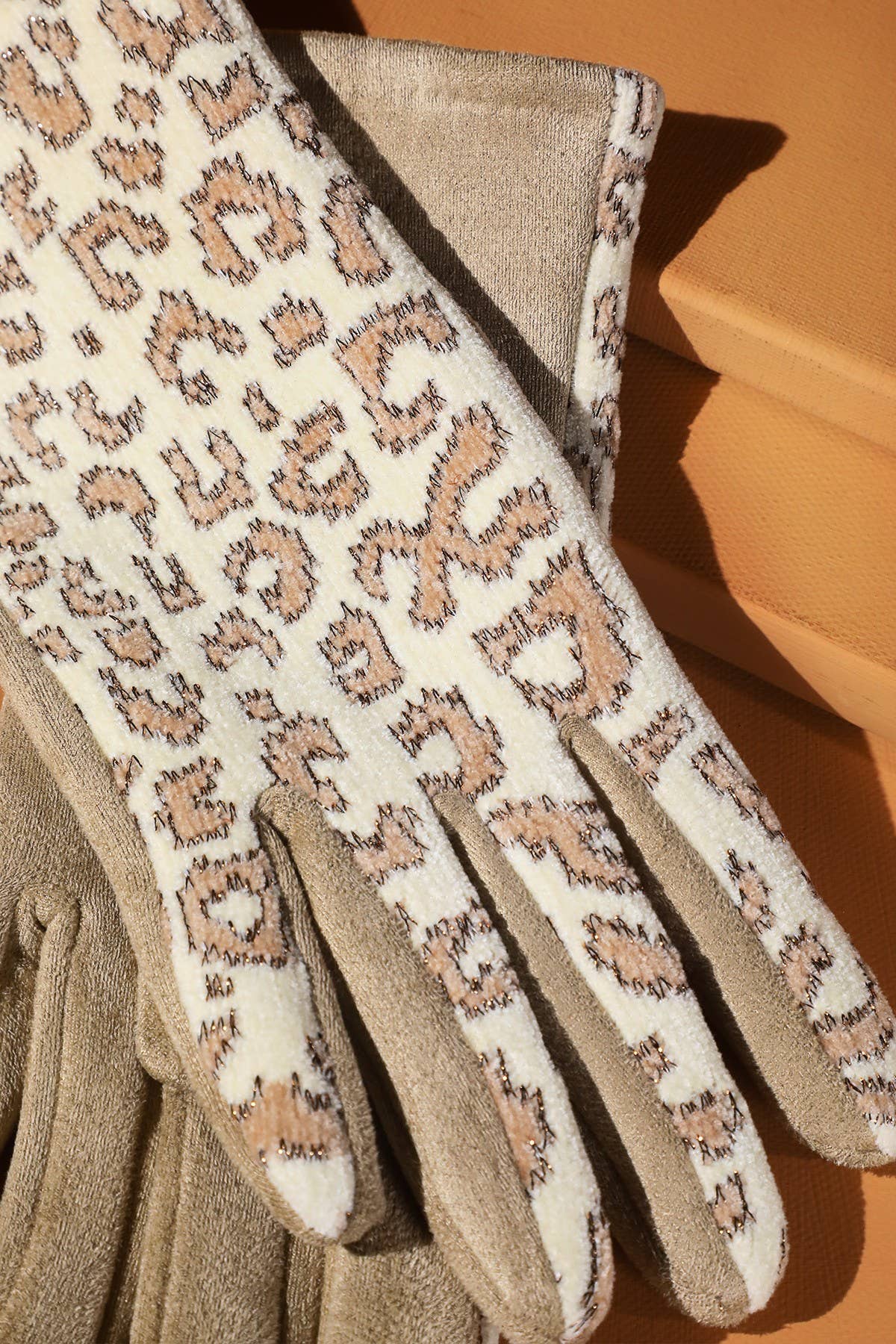 Smart Touch Leopard Print Gloves